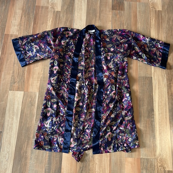 Mystique Intimates shorts and top size small. Robe is one size. Vintage new NWT - Picture 10 of 12